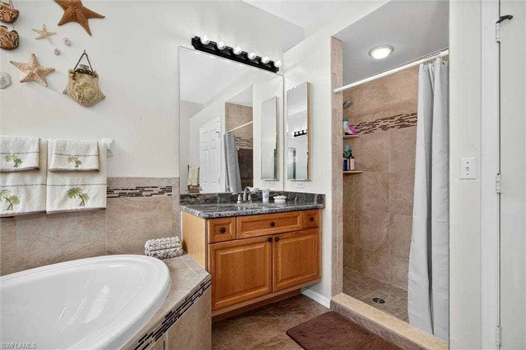 11237 Lakeland CIR photo 16 of 33