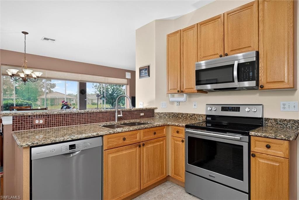 11237 Lakeland CIR photo 5 of 33