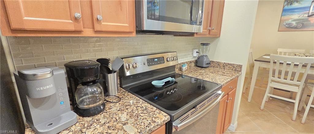 13671 Julias WAY photo 17 of 22