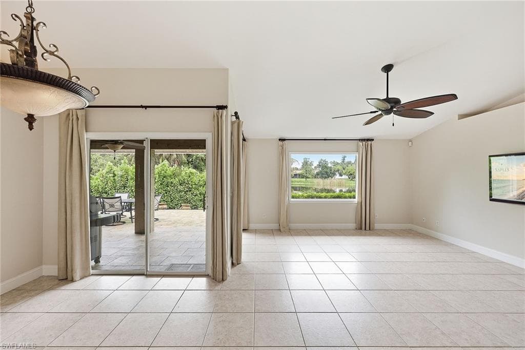 1073 Alhambra CIR photo 22 of 45