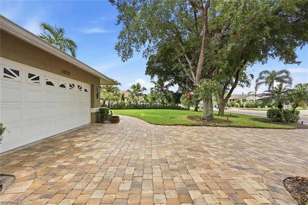 1073 Alhambra CIR photo 9 of 45