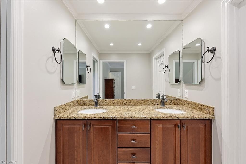 1073 Alhambra CIR photo 33 of 45
