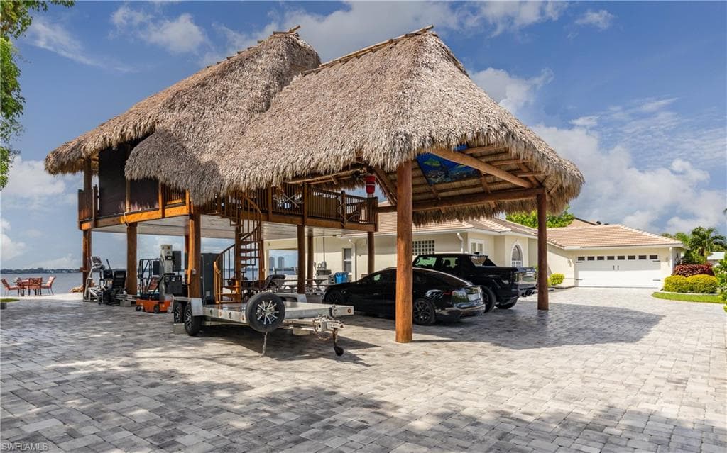 Tiki Hut
