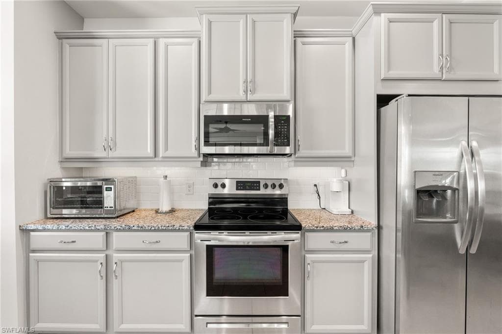 26213 Palace LN 202 photo 9 of 33
