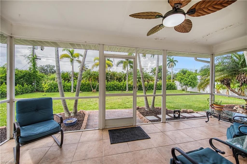 screened in lanai and back yard