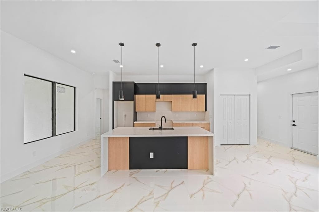 1110 Rush AVE photo 10 of 44