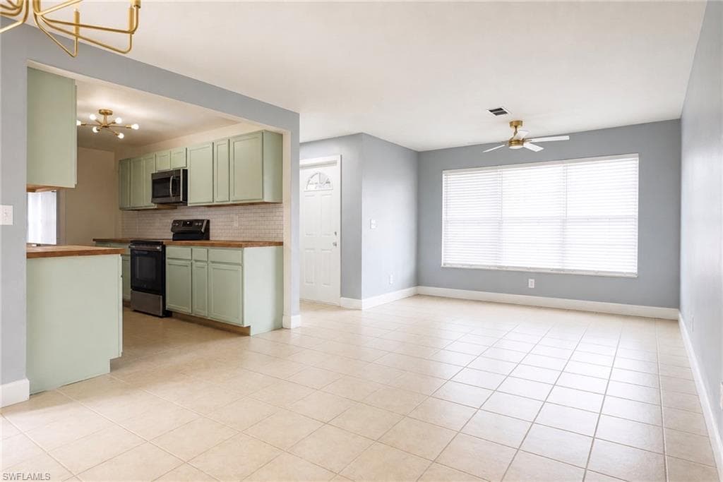 1634 Newport CT photo 6 of 14