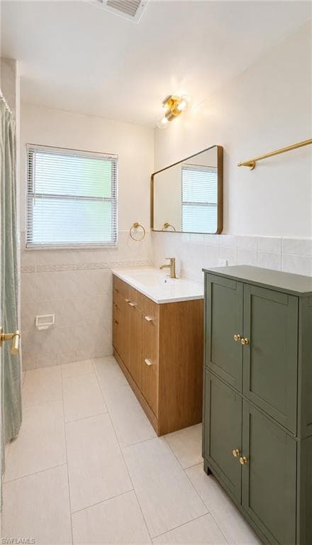 1634 Newport CT photo 14 of 14