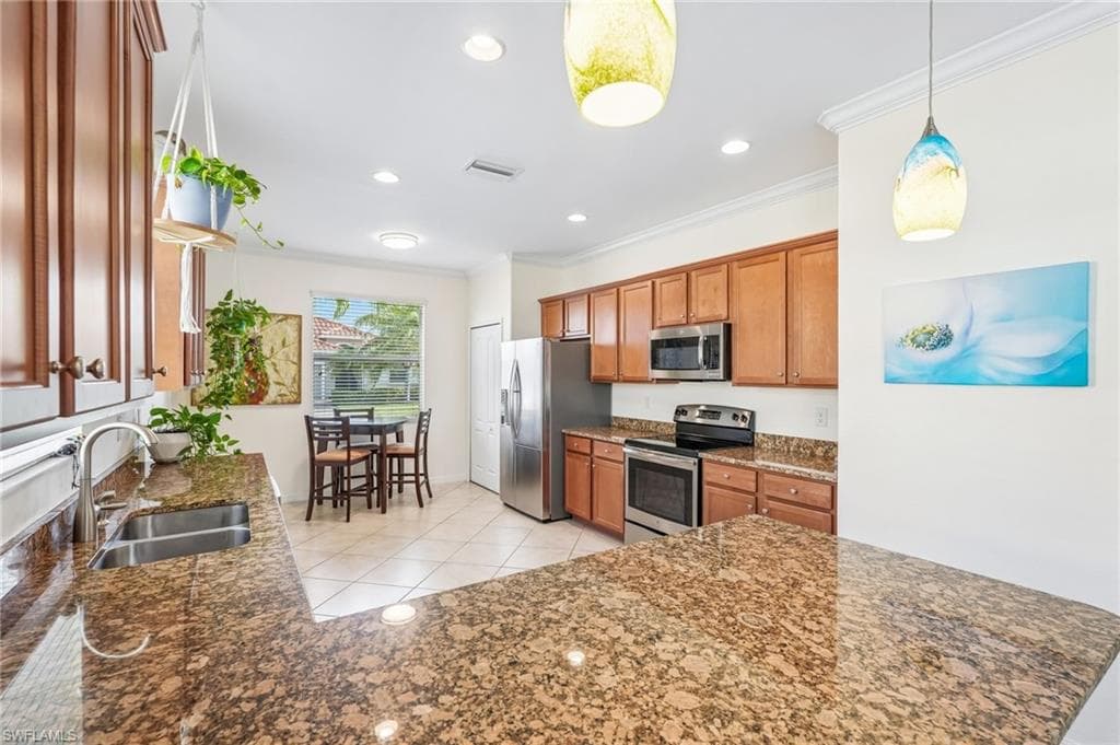 2536 Laurentina LN photo 8 of 31