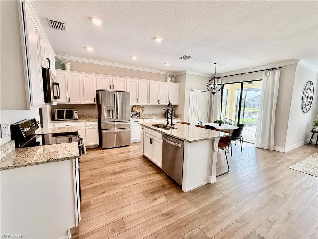 3302 Pasadena CT photo 5 of 50