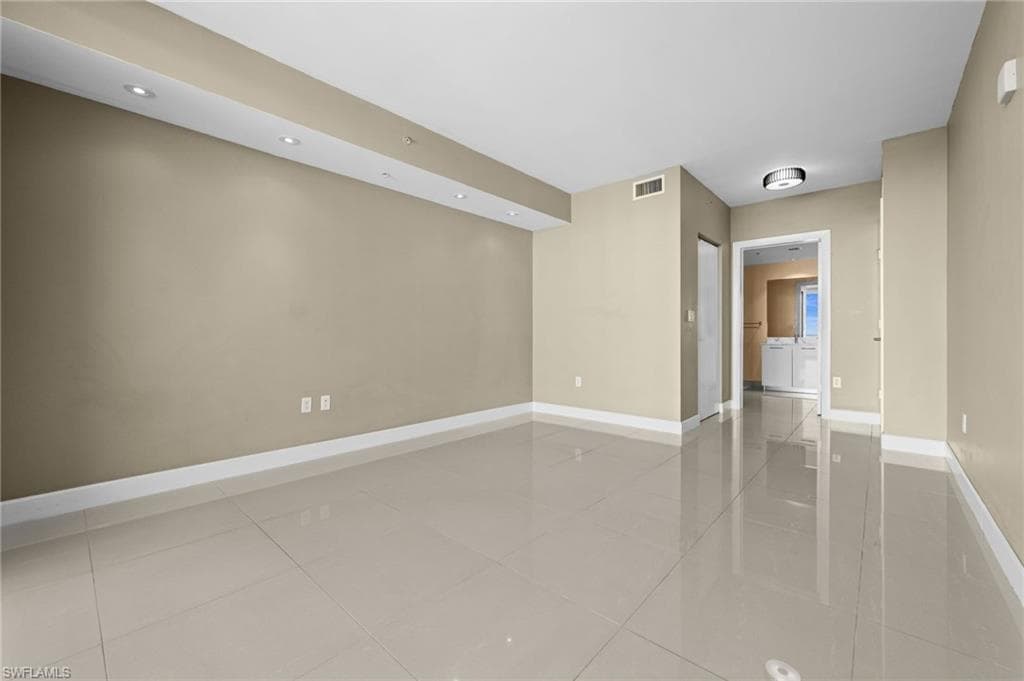 3000 Oasis Grand BLVD 1603 photo 20 of 48