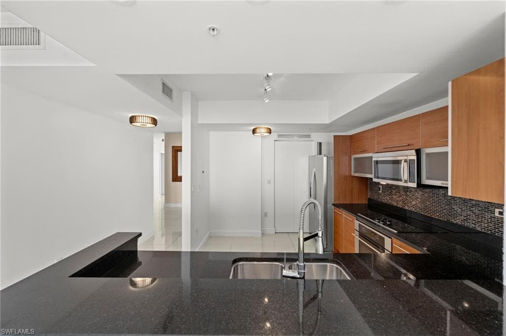 3000 Oasis Grand BLVD 1603 photo 10 of 48