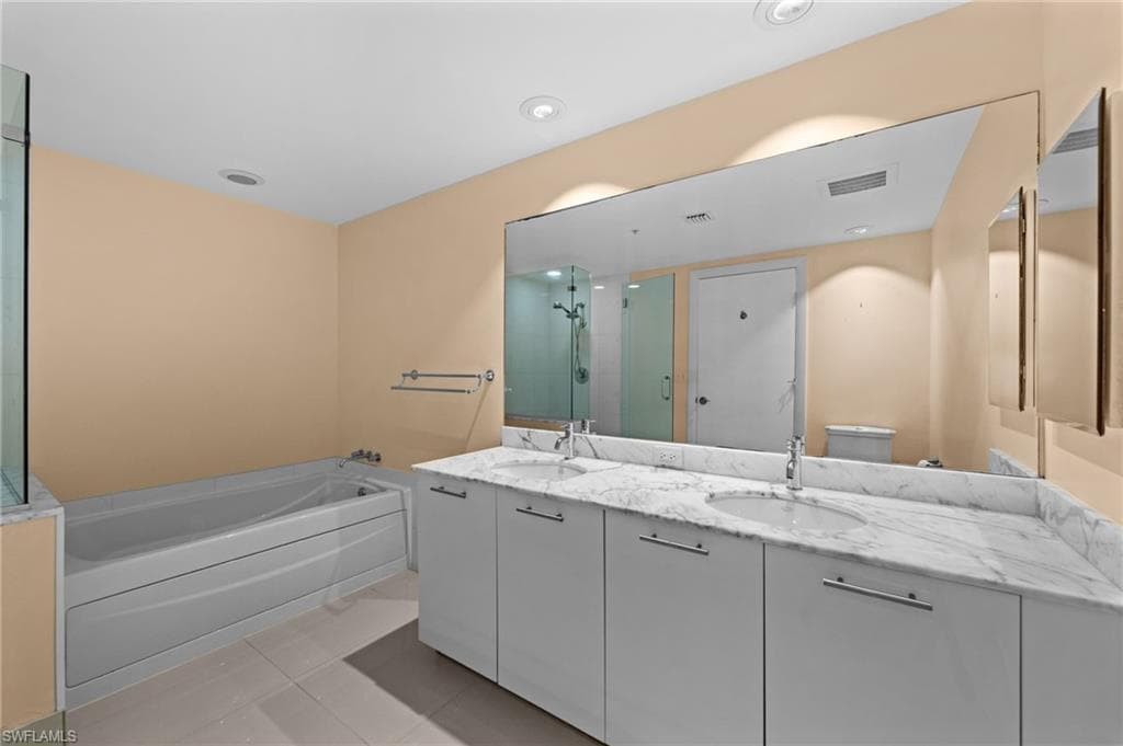 3000 Oasis Grand BLVD 1603 photo 19 of 48
