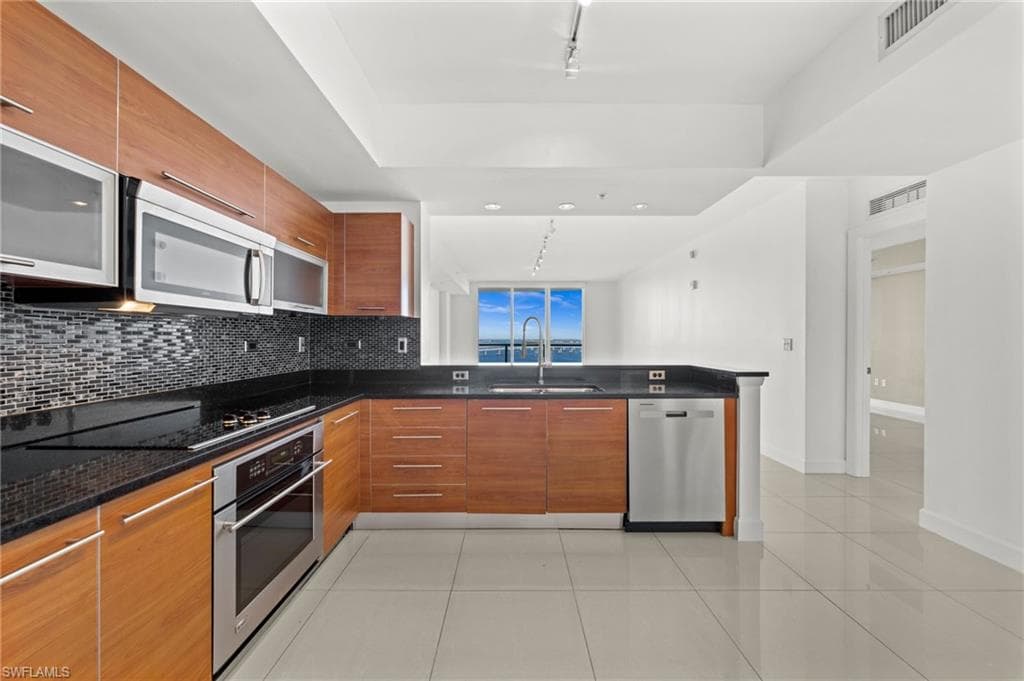 3000 Oasis Grand BLVD 1603 photo 8 of 48