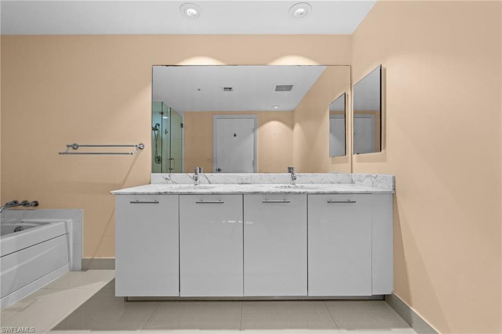 3000 Oasis Grand BLVD 1603 photo 21 of 48