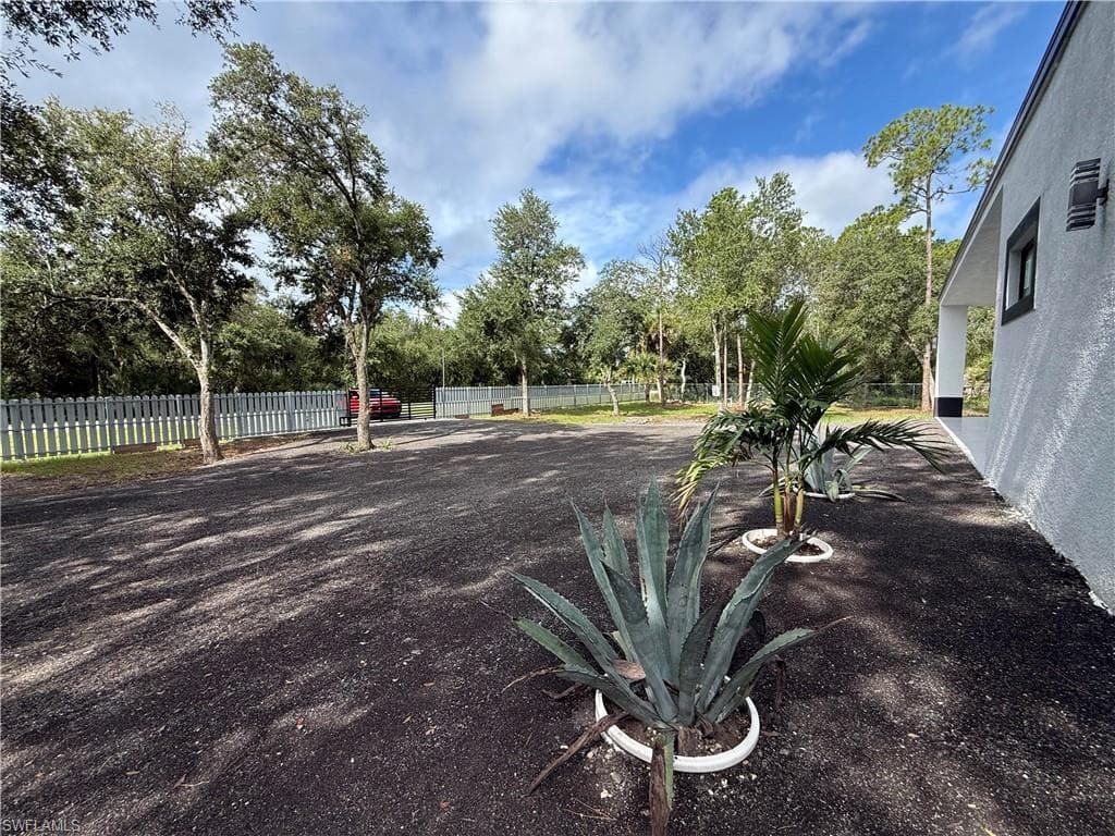 363 Montura AVE photo 6 of 38