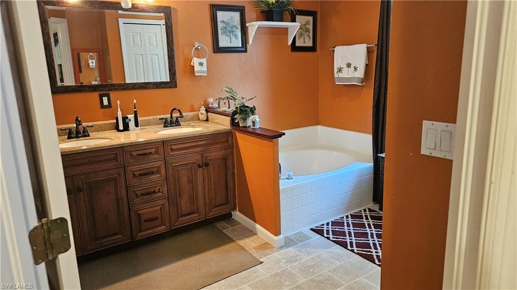 Master Bath Roman Tub seperate Shower Double sinks