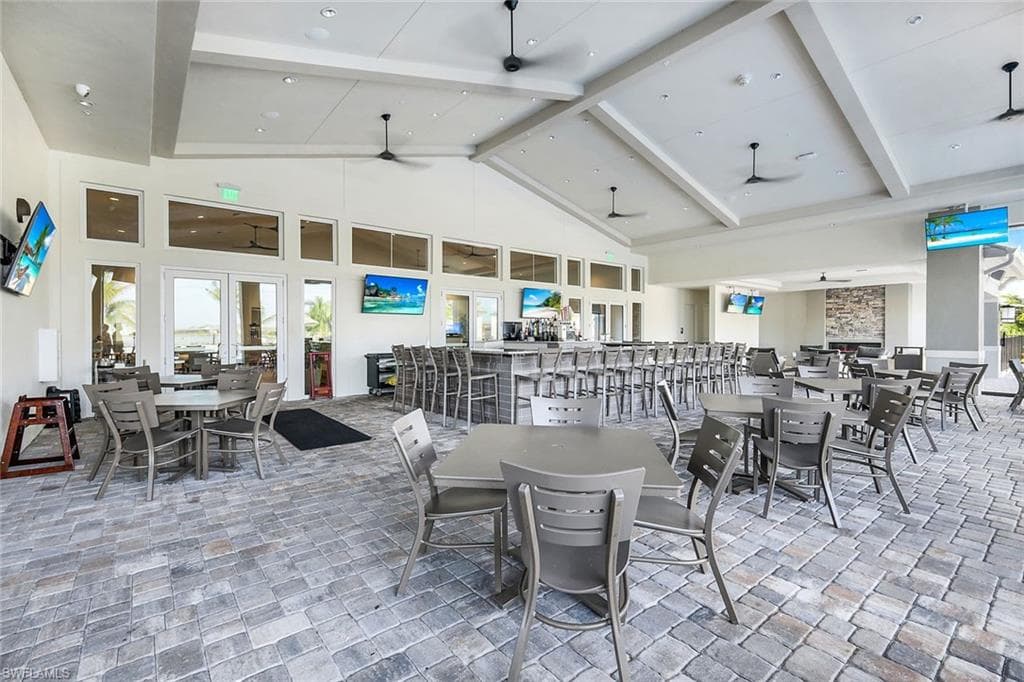 Outdoor Bar/Restaurant