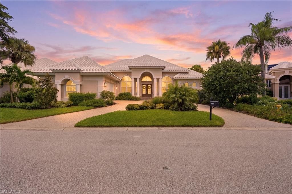 Beautifully landscaped with Western facing lanai.