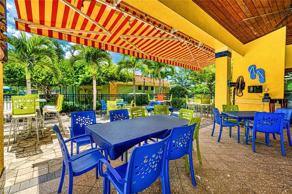 Flip Flops poolside restaurant