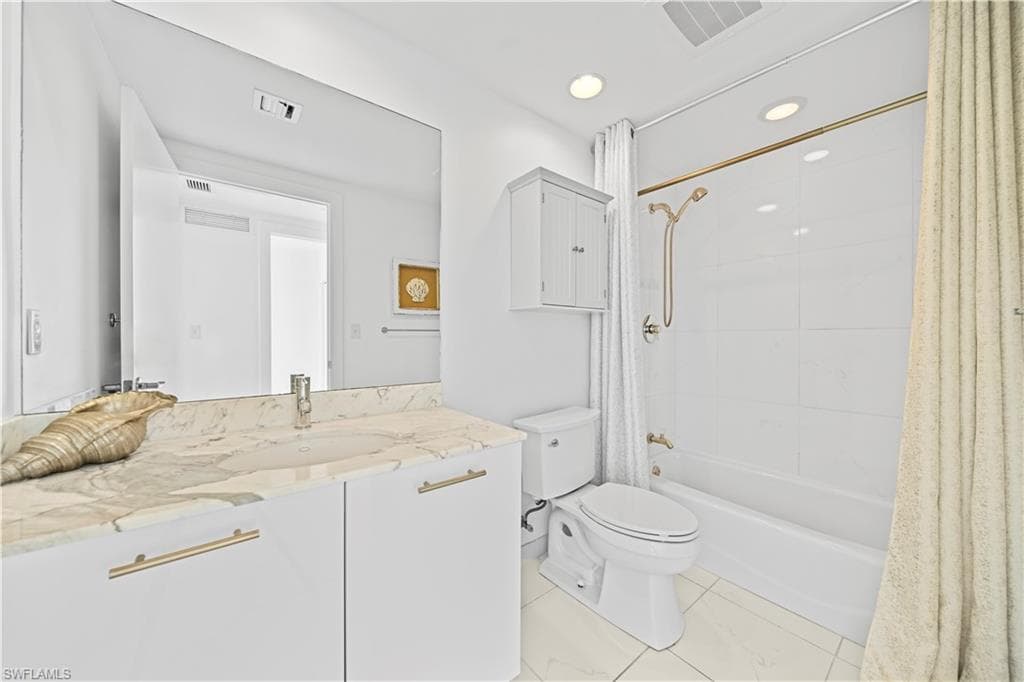 Full Hall Bathroom w/Marble Tile Floors