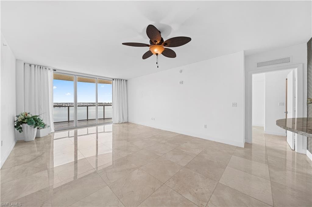 OPEN SPACE w/Marble Tile Flooring