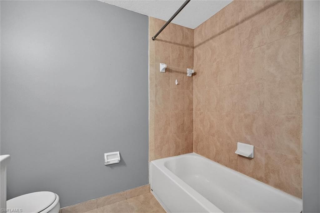 8555 Bernwood Cove LOOP 107 photo 17 of 30