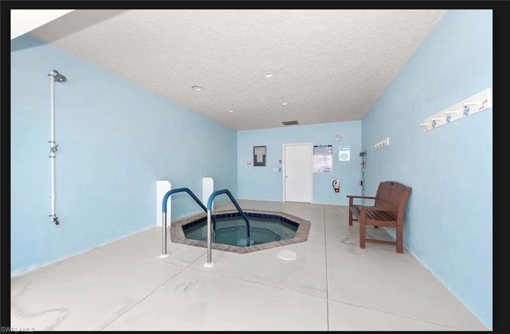 Community spa jacuzzi