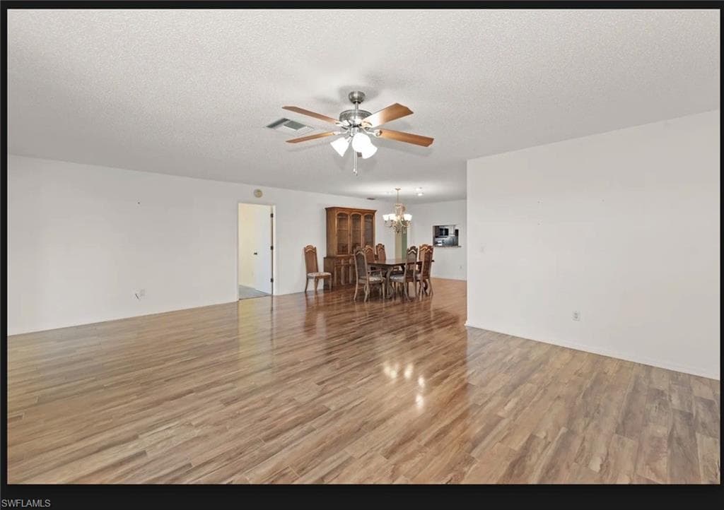 Open floor plan , bright and beautiful ready to move in.