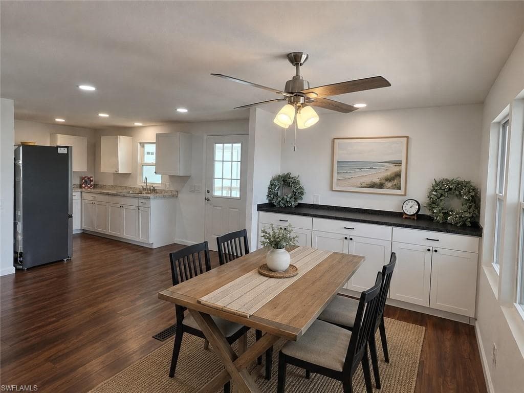 VIRTUALLY STAGED Dining Room
