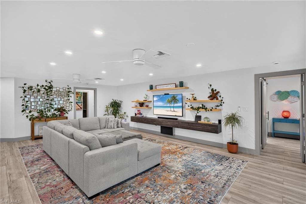 701 Santa Margerita LN photo 8 of 26
