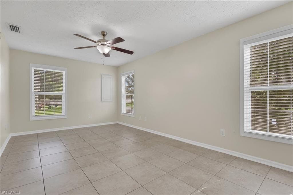 254 Leawood CIR photo 11 of 28