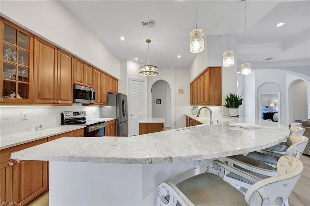 16075 Parque LN photo 9 of 31