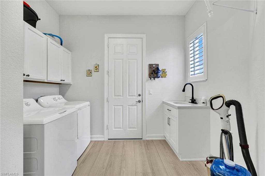 16075 Parque LN photo 30 of 31