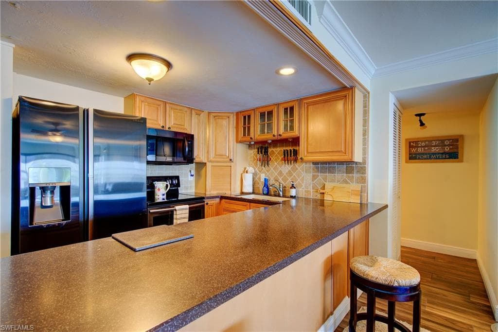 The kitchen provides a MASSIVE 10.5' x 2.5' breakfast bar countertop + the additional counterspace