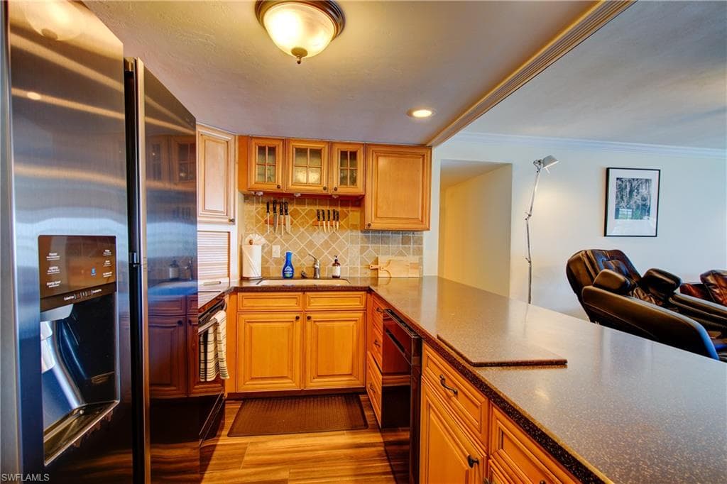 Notice the great tile backsplash, making for easier clean up
