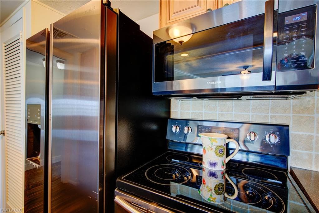 All Samsung black stainless steel appliances, with a self clean / steam clean oven