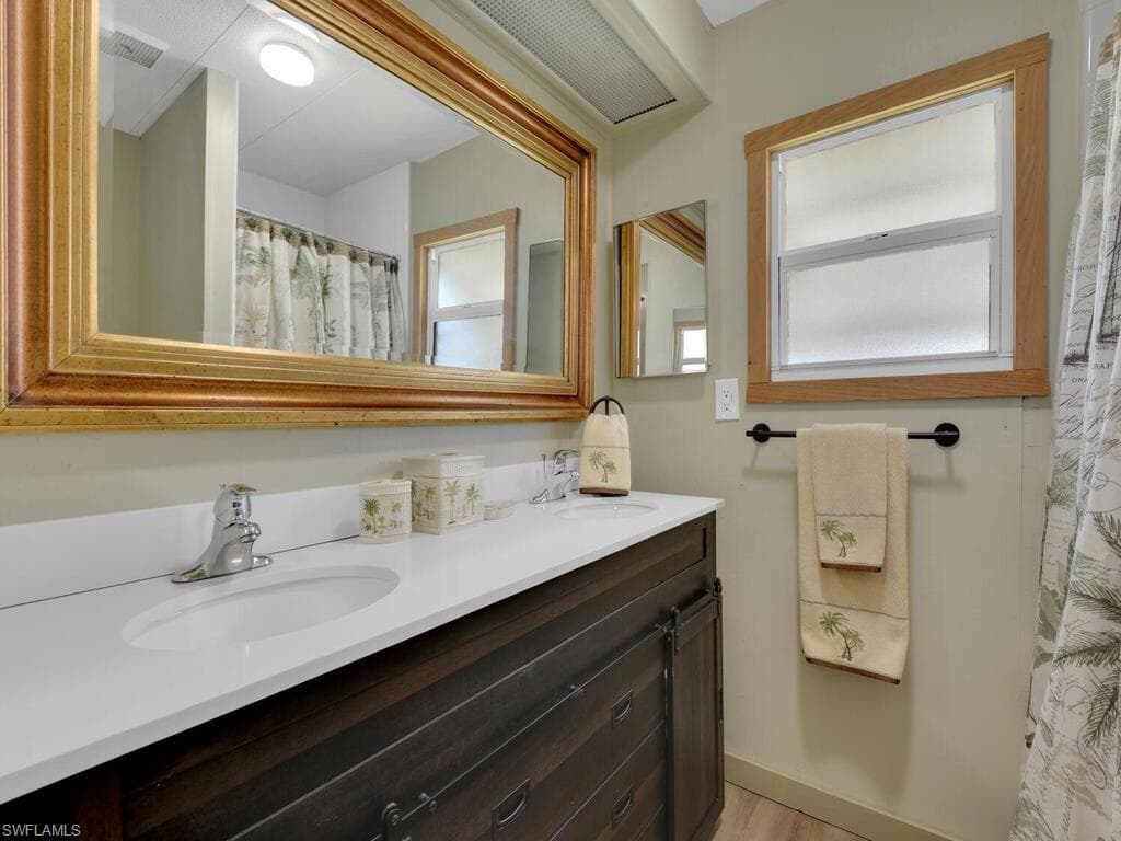 300 Shoreland DR photo 19 of 30