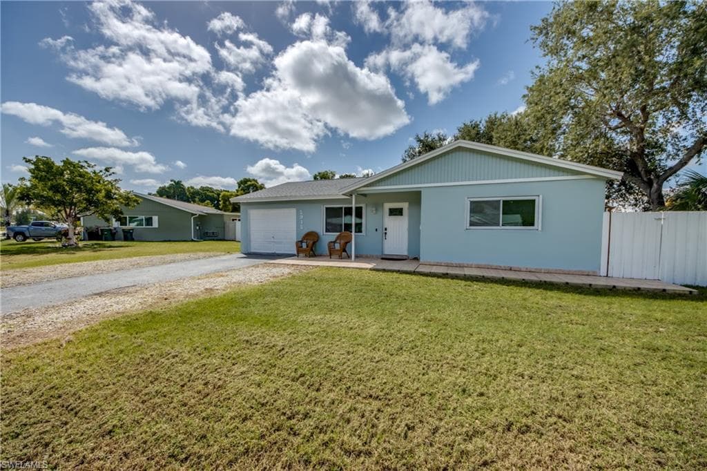 2912 Poinciana DR photo 3 of 47