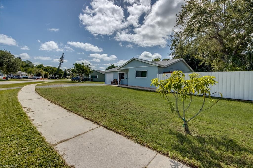 2912 Poinciana DR photo 5 of 47
