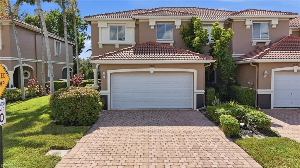 9829 Roundstone CIR photo 2 of 50