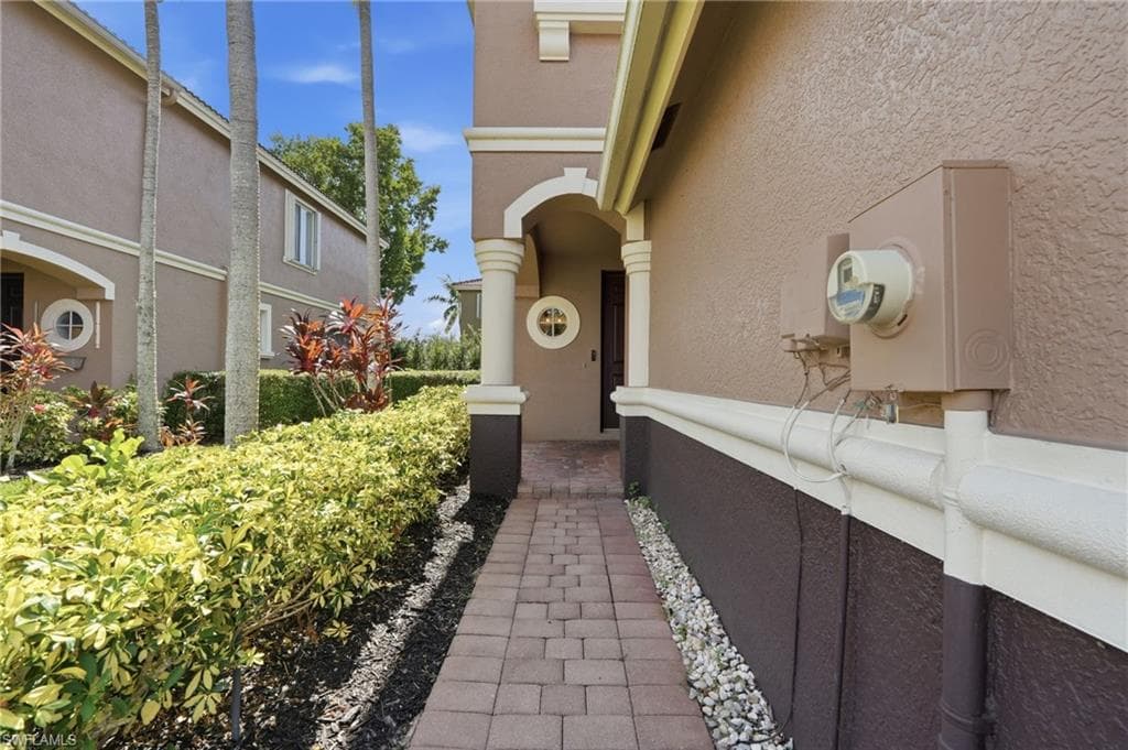 9829 Roundstone CIR photo 6 of 50