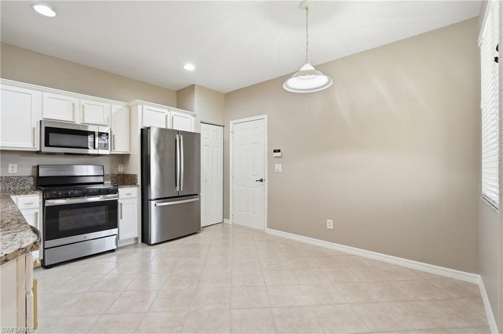 9829 Roundstone CIR photo 17 of 50