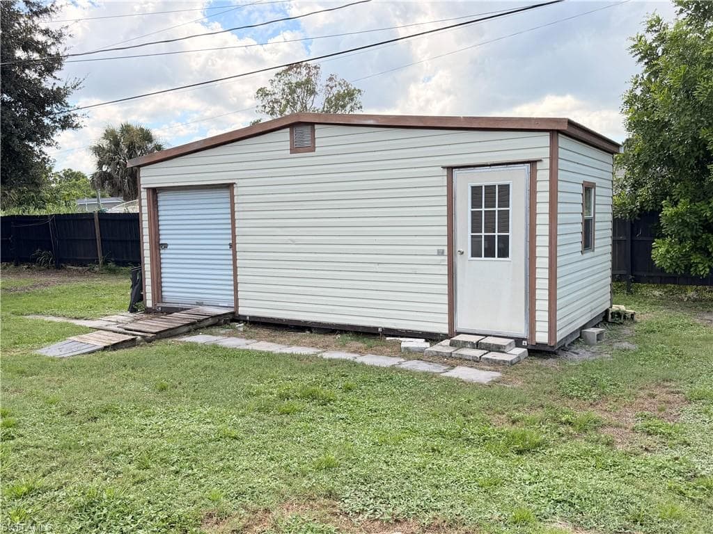 8240 Penny DR photo 5 of 18