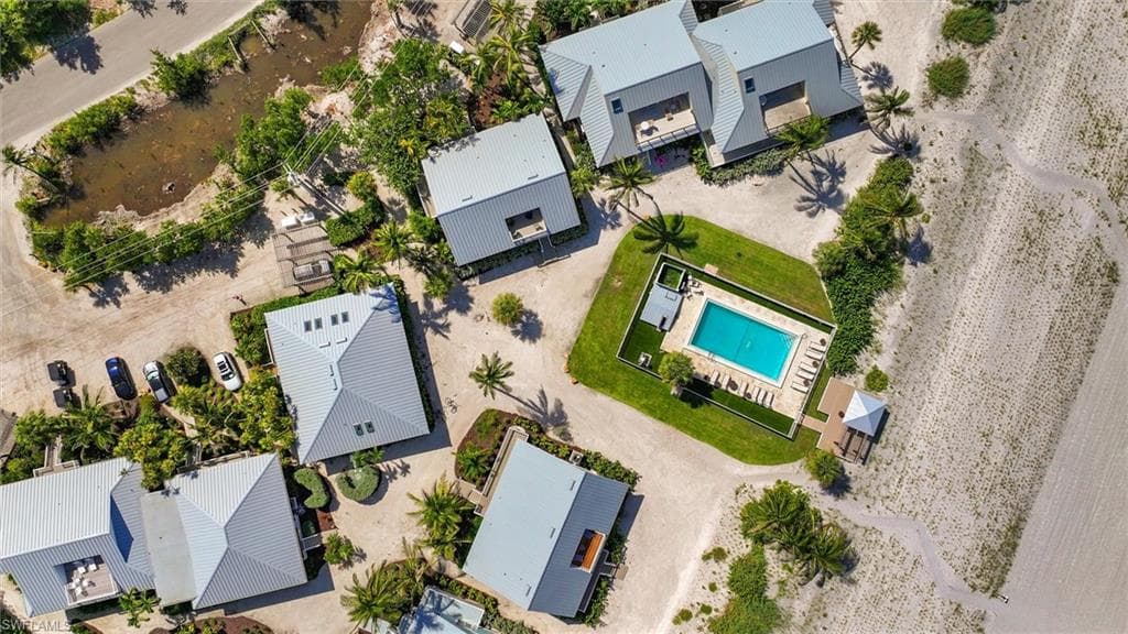 3 Beach Homes photo 32 of 41