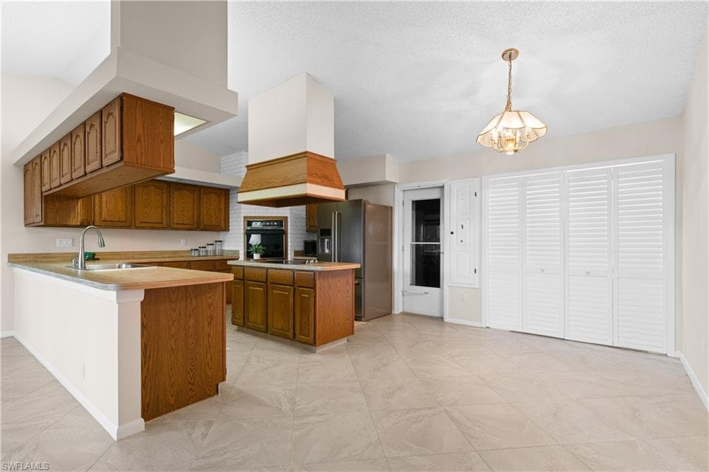 1238 N Brandywine CIR photo 11 of 46