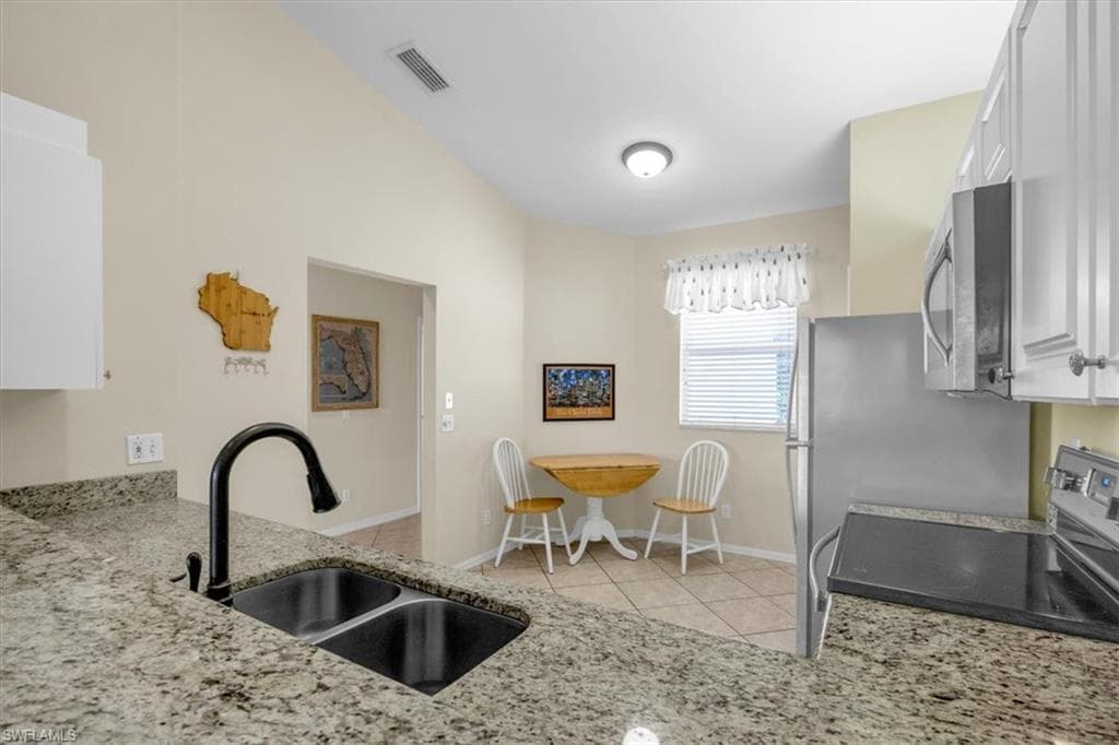 250 Robin Hood CIR 202 photo 16 of 38