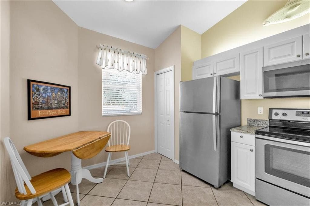 250 Robin Hood CIR 202 photo 19 of 38