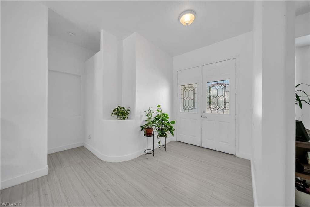 11142 Lakeland CIR photo 5 of 50