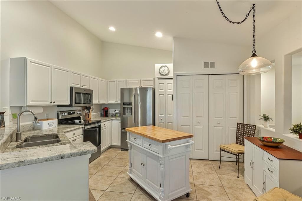 10134 COLONIAL COUNTRY CLUB BLVD 909 photo 3 of 25